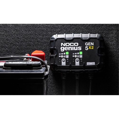 Chargeur de batterie embarqu&eacute; &agrave; 2 sorties de 10 amp&egrave;res Gen5X2 Genius Maritime Industrial Rubber