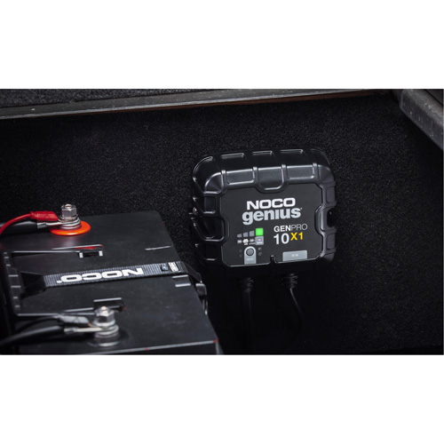 Chargeur de batterie embarqu&eacute; &agrave; 1 sortie de 10 amp&egrave;res GenPro10X1 Genius Maritime Industrial Rubber