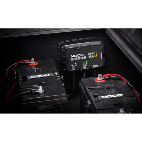 Chargeur de batterie embarqu&eacute; &agrave; 2 sorties de 20 amp&egrave;res GenPro10X2 Genius Maritime Industrial Rubber