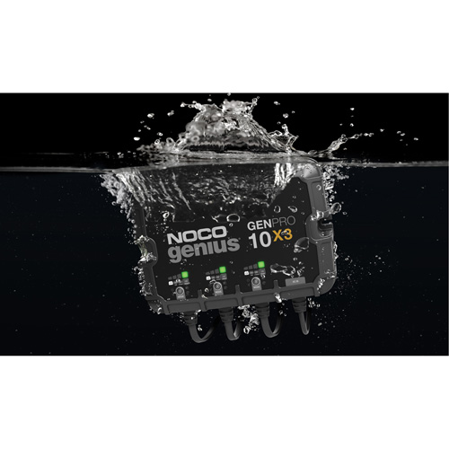 Chargeur de batterie embarqu&eacute; &agrave; 3 sorties de 30 amp&egrave;res GenPro10X3 Genius Maritime Industrial Rubber