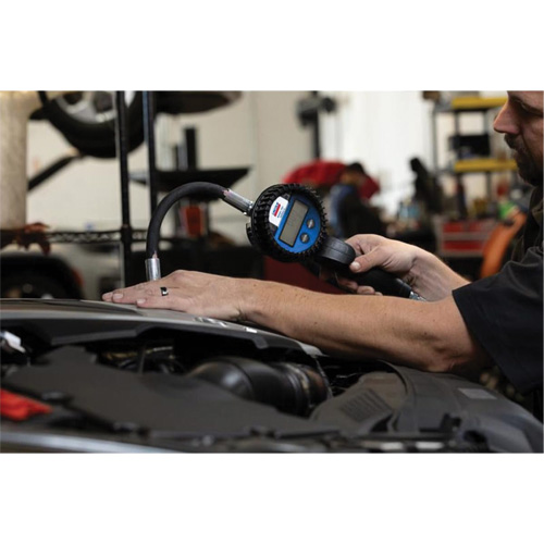 D&eacute;bitm&egrave;tre &eacute;lectronique de lubrifiant avec rallonge flexible &agrave; 90° Maritime Industrial Rubber