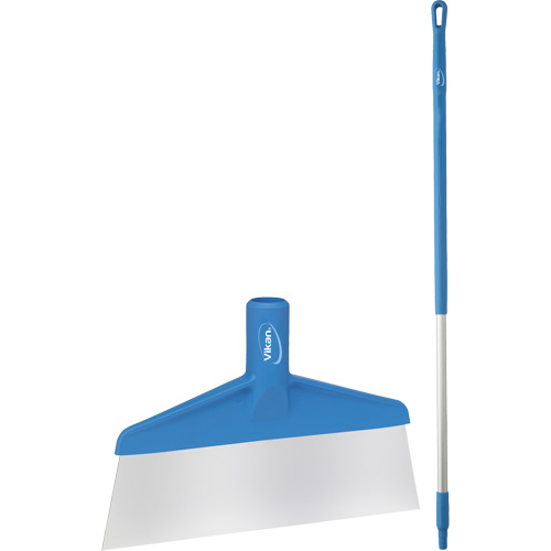 Grattoir &agrave; plancher avec manche, Bleu, 9-3/5" la x 55-9/10" lo Maritime Industrial Rubber