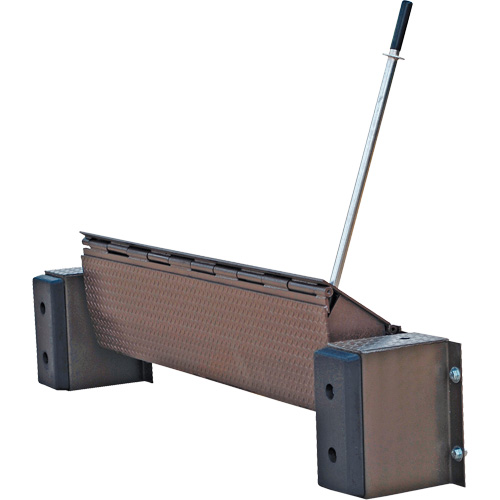Niveleur de quai m&eacute;canique Edge-O-Dock, 99" la, 72" Largeur de la plateforme, 29" Port&eacute;e Maritime Industrial Rubber