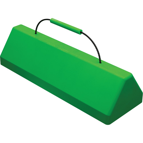 Cale de roue pour avion Checkers Safety SafeRay avec poign&eacute;e &agrave; c&acirc;ble, Ur&eacute;thane, Vert fluorescent, 24" la x 8" p x 6" h Maritime Industrial Rubber