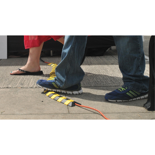 Syst&egrave;me de protection de c&acirc;bles Ultra-Sidewinder - petit , 39,5" x 3" x 0,75", 32000 lb (16 tonnes) Maritime Industrial Rubber