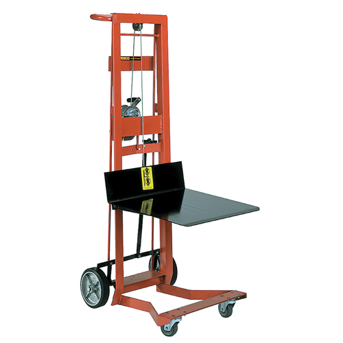 Empileur &agrave; plateforme, M&eacute;canisme Treuil manuel, Capacit&eacute; de 750 lb, Levage max de 40" Maritime Industrial Rubber