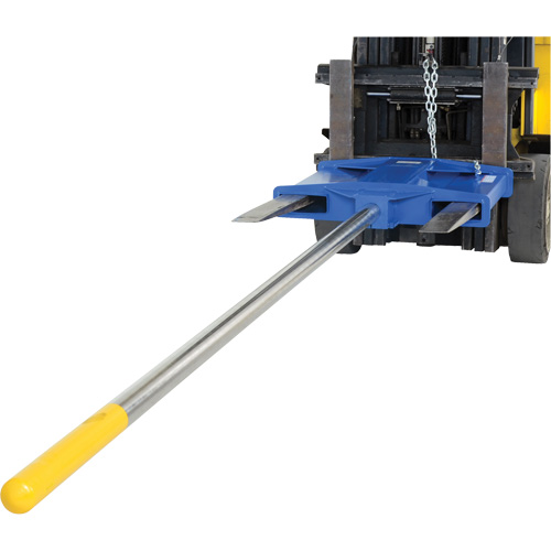 P&ocirc;le de transport de tapis pour chariot &eacute;l&eacute;vateur, 120-1/2" longueur, Install&eacute; sur fourche, Capacit&eacute; de 2200 lb Maritime Industrial Rubber