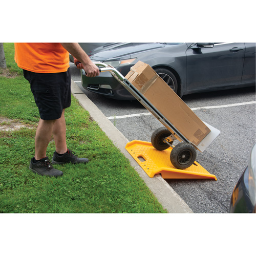 Rampe de trottoir portable en poly pour diable, Capacit&eacute; de 1000 lb, 27" la x 27" lo Maritime Industrial Rubber