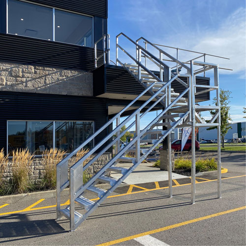 Escalier Smartstairs t&eacute;lescopique &agrave; 3-5 marches en aluminium Maritime Industrial Rubber
