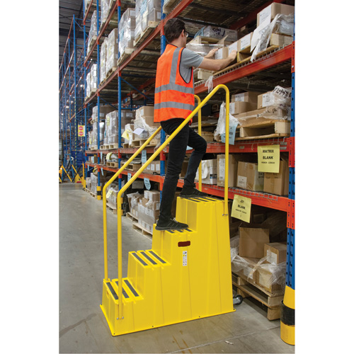 Escabeau industriel, 4 marches, 44" x 22-1/4" x Hauteur 65-1/8" Maritime Industrial Rubber