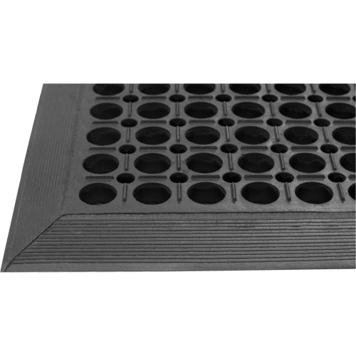 Tapis de s&eacute;rie Competitor, &agrave; fentes, 3' x 5' x 7/8", Noir, Caoutchouc naturel Maritime Industrial Rubber