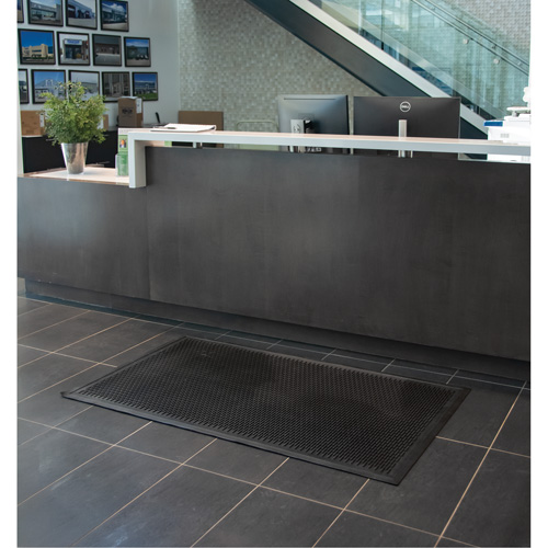 Tapis &agrave; profil bas, Caoutchouc, Grattoir Type, Motif Plein, 3' x 5', Noir Maritime Industrial Rubber
