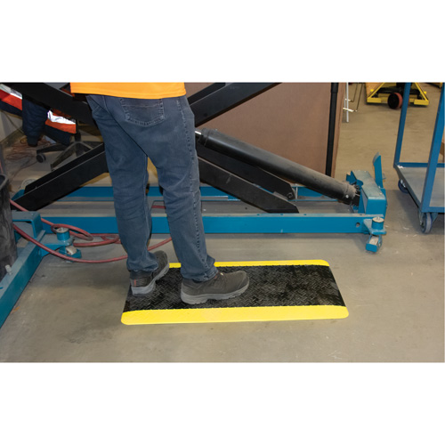 Tapis antifatigue, Losange, 1-2/3' x 3-1/4' x 3/4", Noir/Jaune, Polyur&eacute;thane Maritime Industrial Rubber