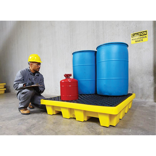 Ultra-Spill Pallet emboitable, 4 barils, Capacit&eacute; de d&eacute;versement 66 gal. US, 51" x 51" x 10" Maritime Industrial Rubber
