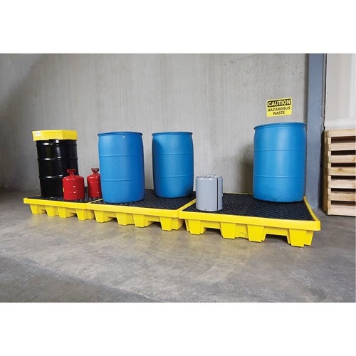 Ultra-Spill Pallet emboitable, 4 barils, Capacit&eacute; de d&eacute;versement 66 gal. US, 51" x 51" x 10" Maritime Industrial Rubber