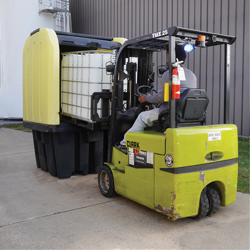 Palette anti-d&eacute;versement jaune &agrave; couvercle rigide roulant, 65" lo x 65" la x 101" h, Capacit&eacute; de charge 5000 lb Maritime Industrial Rubber