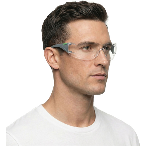 Lunettes de s&eacute;curit&eacute; gris/vert Adapt Lite, Lentille Transparent, Antibu&eacute;e/Anti-&eacute;gratignures, ANSI Z87+/R&eacute;pond ou surpasse la norme CSA Z94.3 Maritime Industrial Rubber