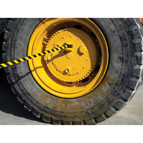 Syst&egrave;me de barri&egrave;re de s&eacute;curit&eacute; HAZLOK, Plastique, Fixation magn&eacute;tique, 30', Ruban Noir et jaune Maritime Industrial Rubber