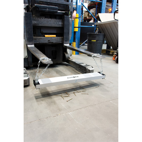 Balais de cour magn&eacute;tique, 36" la Maritime Industrial Rubber