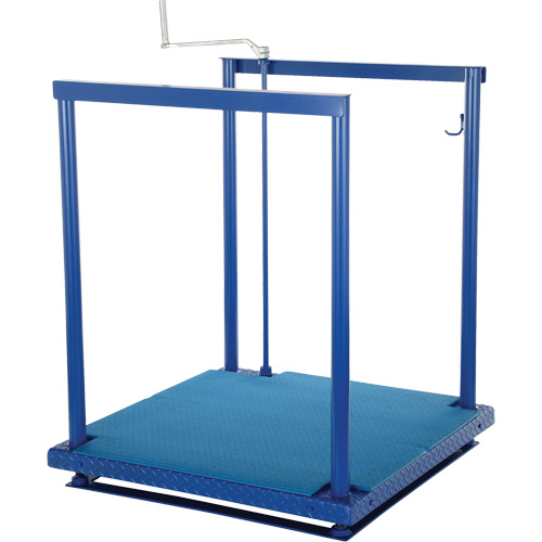 Plateforme de travail Posi-Crank ergonomique avec tapis anti-fatigue, 36" la x 72" pr, Capacit&eacute; de 500 lb, Enti&egrave;rement soud&eacute; Maritime Industrial Rubber