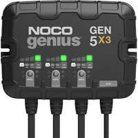 Chargeur de batterie embarqu&eacute; &agrave; 3 sorties de 15 amp&egrave;res Gen5X3 Genius Maritime Industrial Rubber