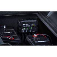 Chargeur de batterie embarqu&eacute; &agrave; 3 sorties de 15 amp&egrave;res Gen5X3 Genius Maritime Industrial Rubber