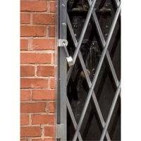 Barri&egrave;res de porte robustes, Simple, 4' lo x 5' 9" h d&eacute;ploy&eacute; Maritime Industrial Rubber