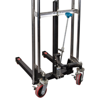 Gerbeur hydraulique &agrave; plateforme, M&eacute;canisme Pompe au pied, Capacit&eacute; de 880 lb, Levage max de 60" Maritime Industrial Rubber