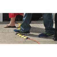 Syst&egrave;me de protection de c&acirc;bles Ultra-Sidewinder - petit , 13,125" x 3" x 0,75", 32000 lb (16 tonnes) Maritime Industrial Rubber