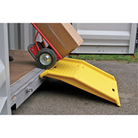 Rampe portable en poly pour contenant d'exp&eacute;dition, Capacit&eacute; de 750 lb, 35" la x 36" lo Maritime Industrial Rubber