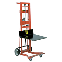 Empileur &agrave; plateforme, M&eacute;canisme Treuil manuel, Capacit&eacute; de 750 lb, Levage max de 40" Maritime Industrial Rubber