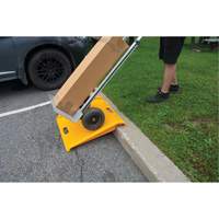 Rampe de trottoir portable en poly pour diable, Capacit&eacute; de 1000 lb, 27" la x 27" lo Maritime Industrial Rubber