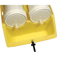Unit&eacute; mobile Mini-Racker, 31" lo x 29" la x 15,2" ha, 10 gal. US Capacit&eacute; Maritime Industrial Rubber
