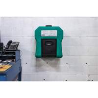 Poste de douche oculaire portable autonome, Aliment&eacute; par gravit&eacute;, Capacit&eacute; 16 gal., Conformit&eacute; ANSI Z358.1 Maritime Industrial Rubber